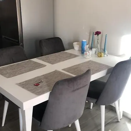 Conveniently Located, Cosy, Luxury דירה